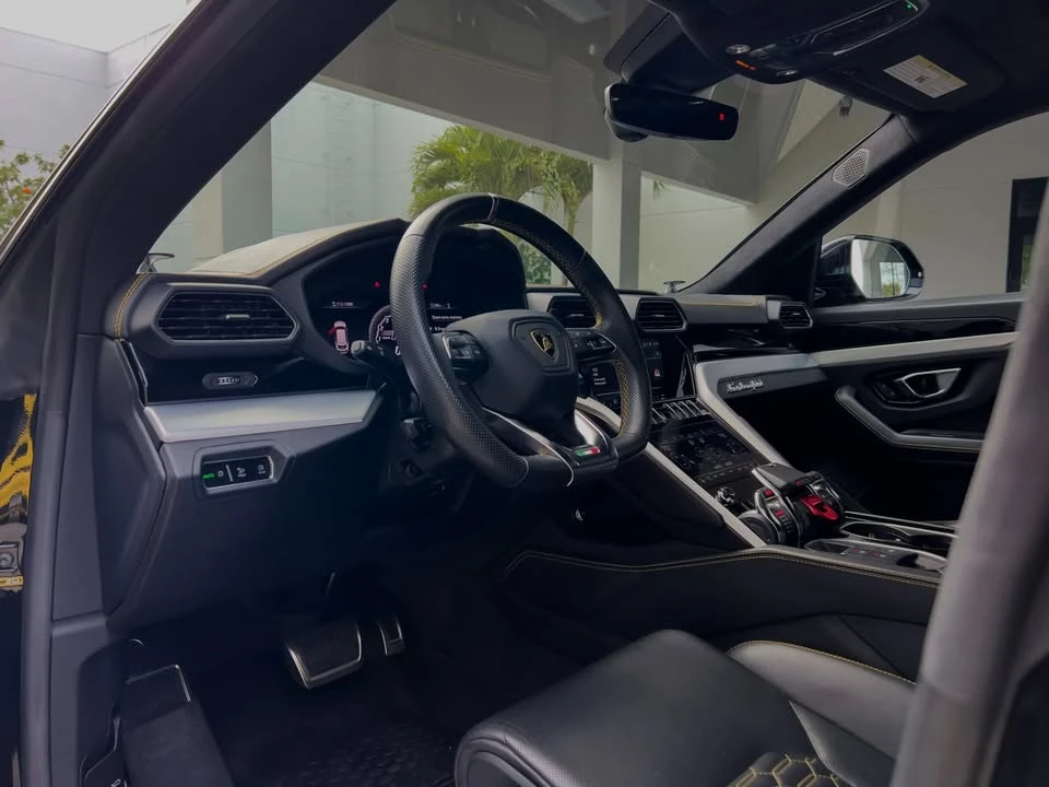 2020 Lamborghini Urus - Image 2 of 16