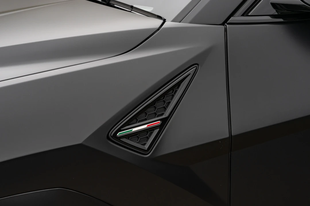 2020 Lamborghini Urus - Image 29 of 31