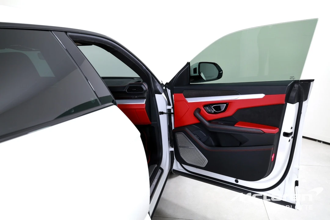2020 Lamborghini Urus - Image 27 of 31