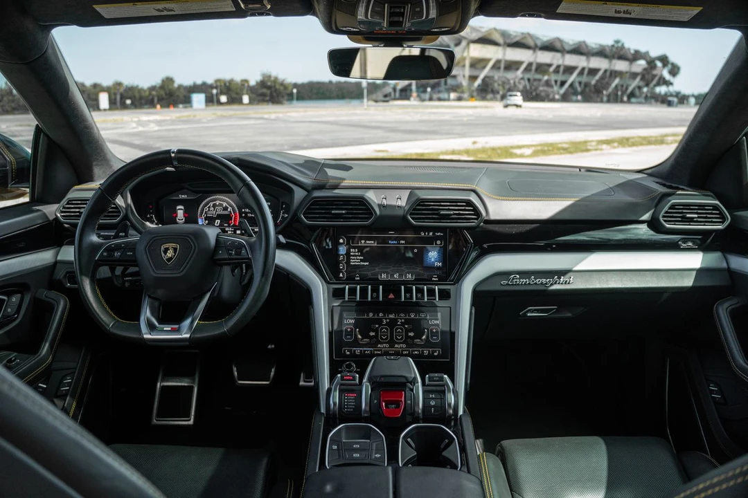 2020 Lamborghini Urus - Image 11 of 14