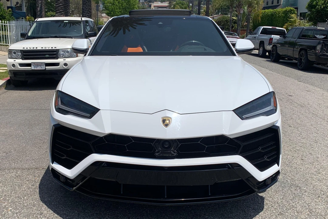 2020 Lamborghini Urus - Image 2 of 31