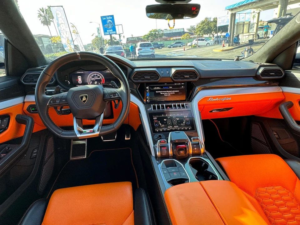 2020 Lamborghini Urus - Image 27 of 31