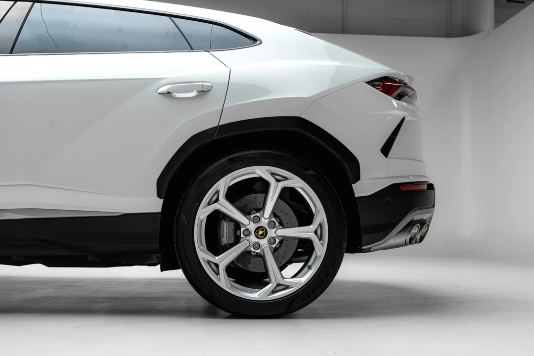 2020 Lamborghini Urus - Image 13 of 31