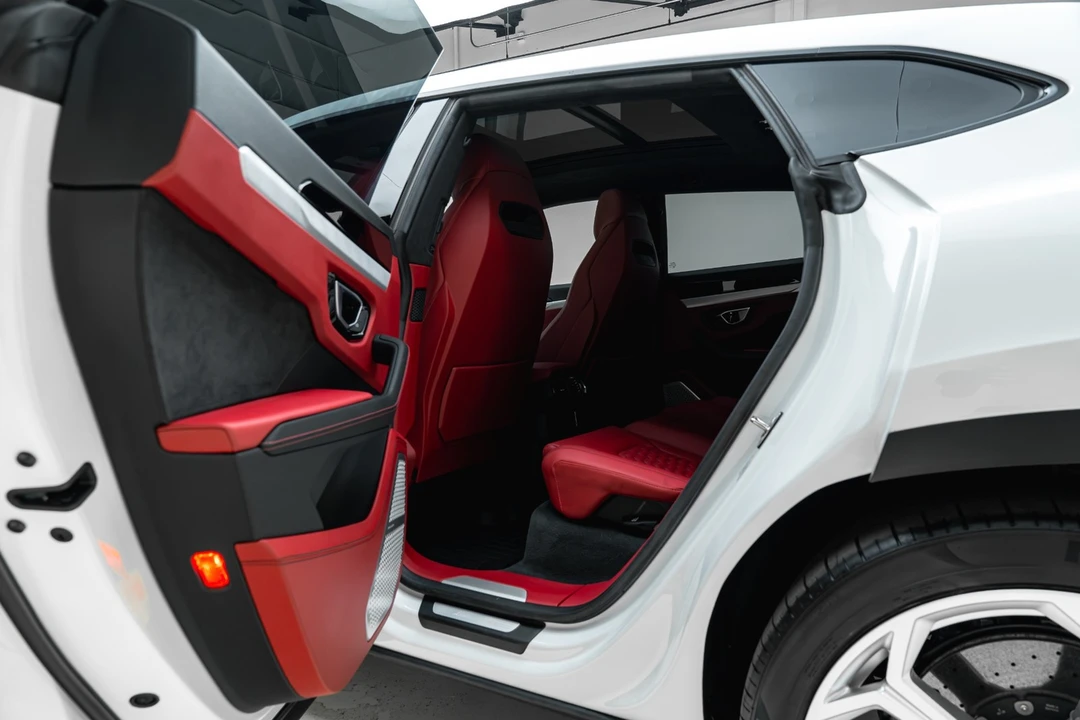 2020 Lamborghini Urus - Image 31 of 31
