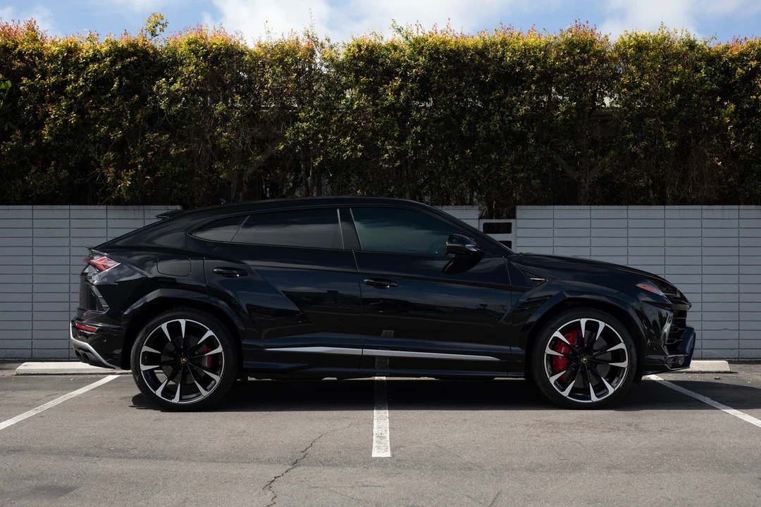 2020 Lamborghini Urus - Image 8 of 12