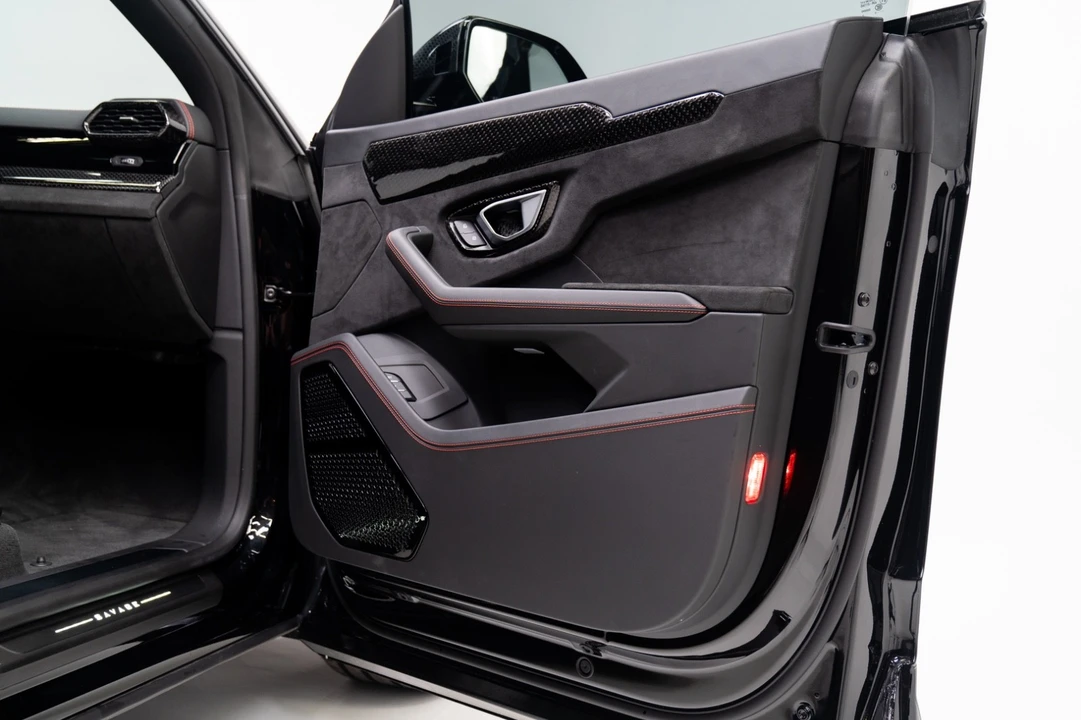 2020 Lamborghini Urus - Image 17 of 31
