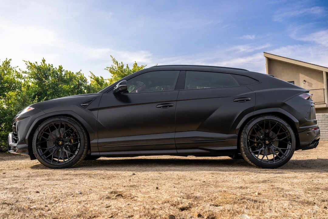 2020 Lamborghini Urus - Image 2 of 31