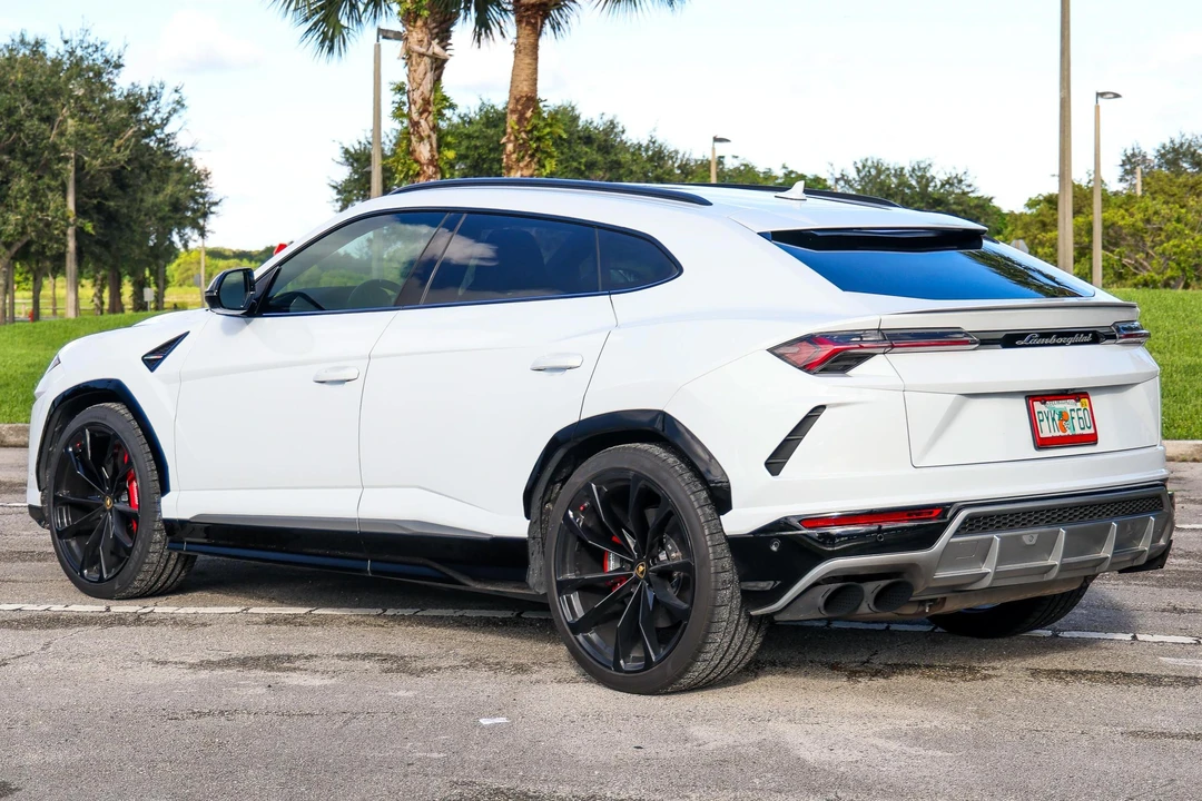 2020 Lamborghini Urus - Image 3 of 31