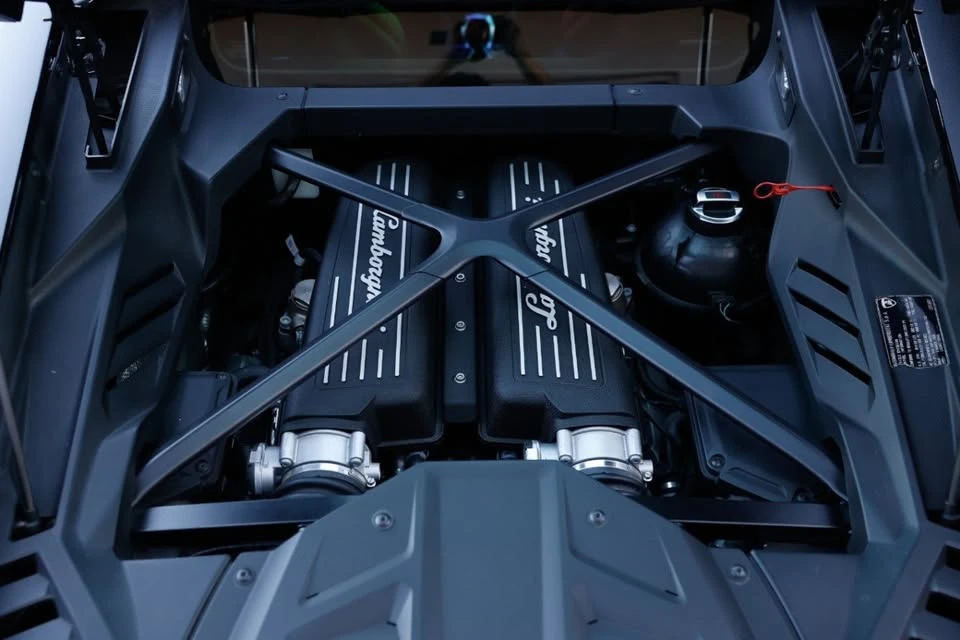 2020 Lamborghini Huracan LP610-2 EVO - Image 8 of 19