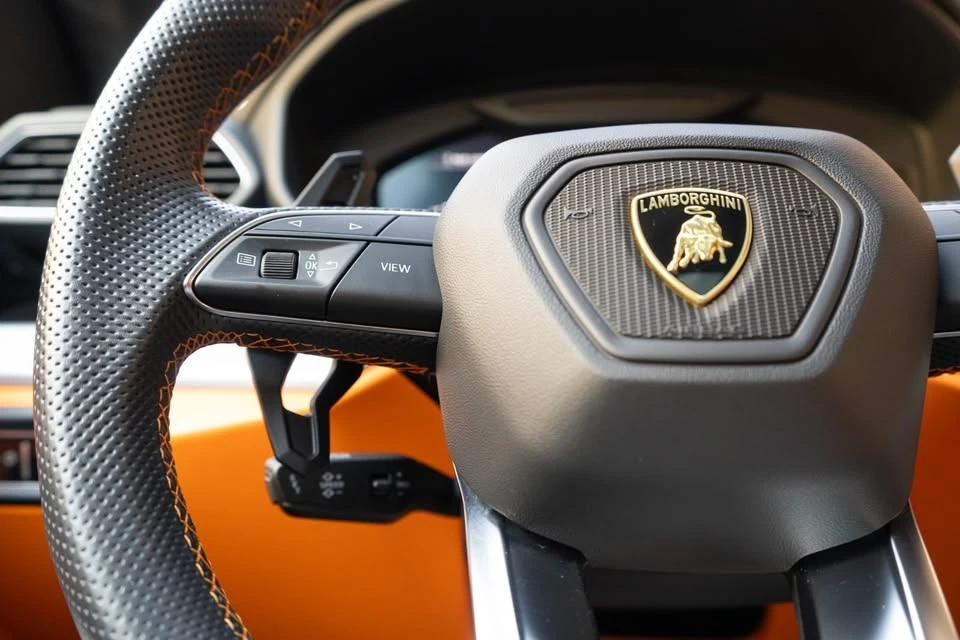 2020 Lamborghini Urus - Image 9 of 10