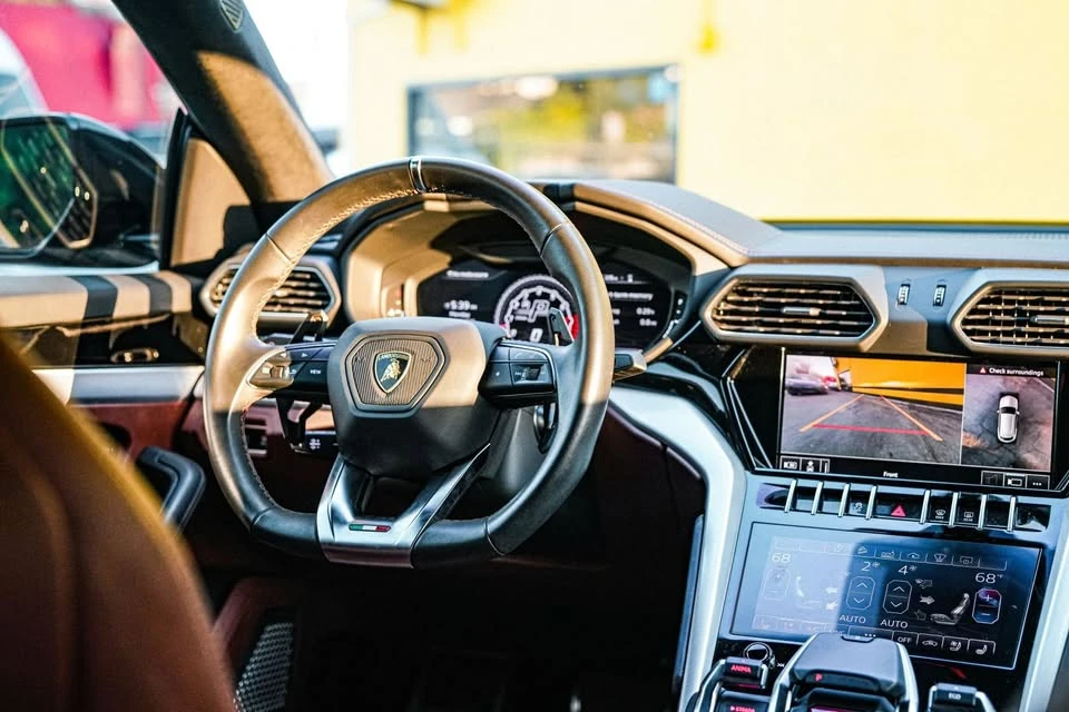 2020 Lamborghini Urus - Image 17 of 18
