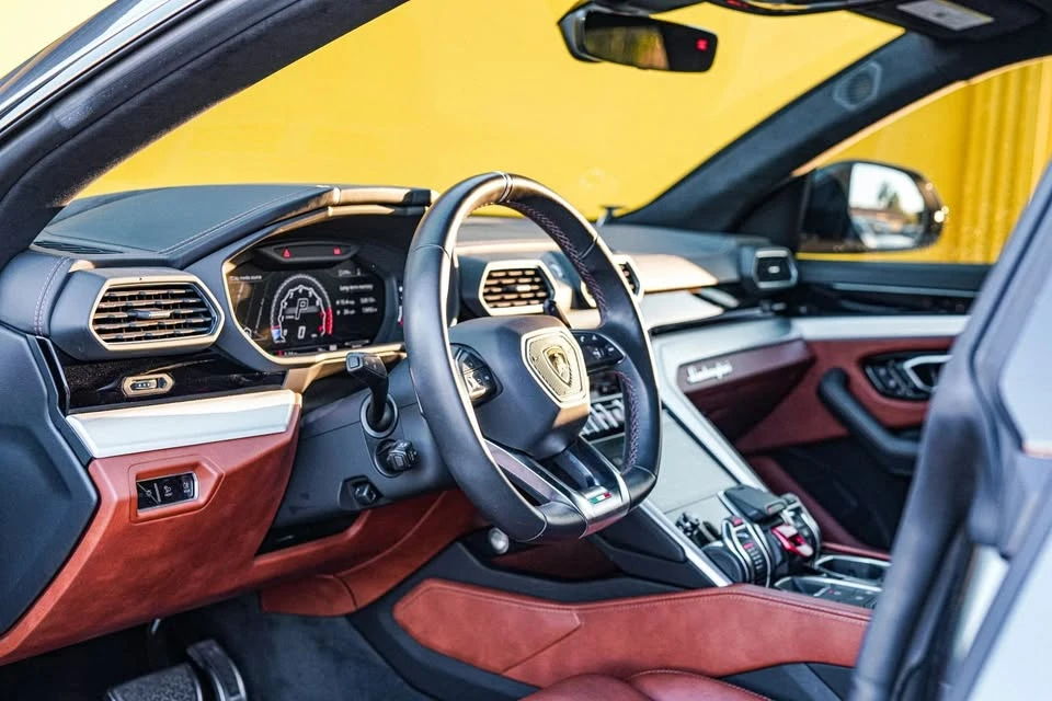 2020 Lamborghini Urus - Image 9 of 18