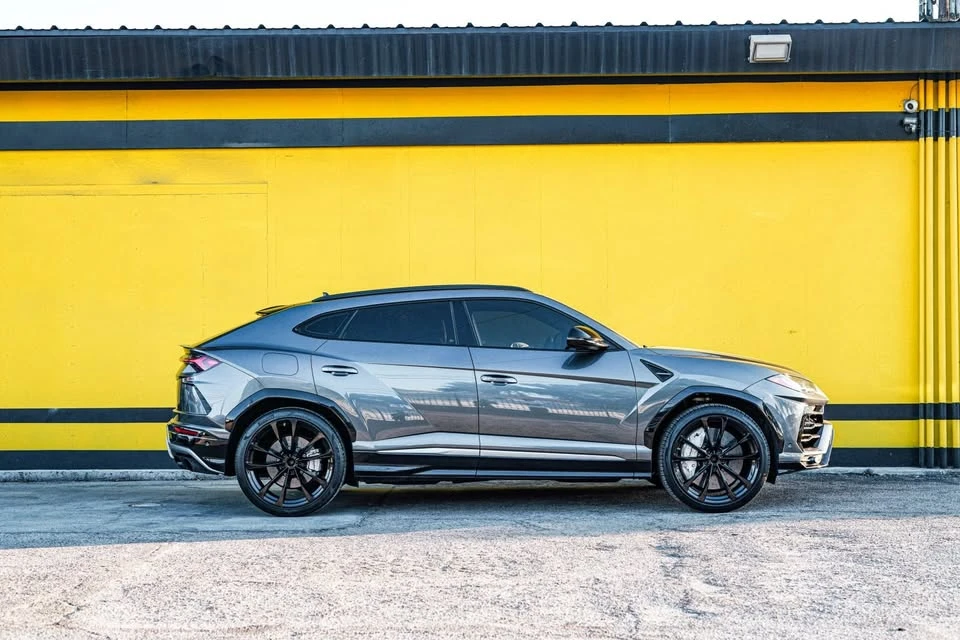 2020 Lamborghini Urus - Image 2 of 18