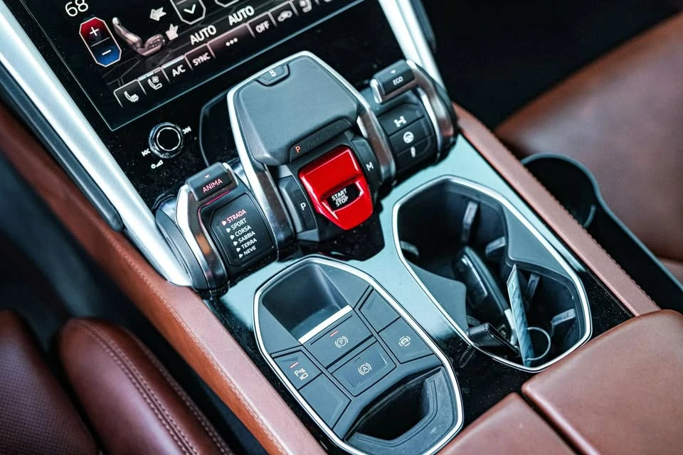 2020 Lamborghini Urus - Image 11 of 18