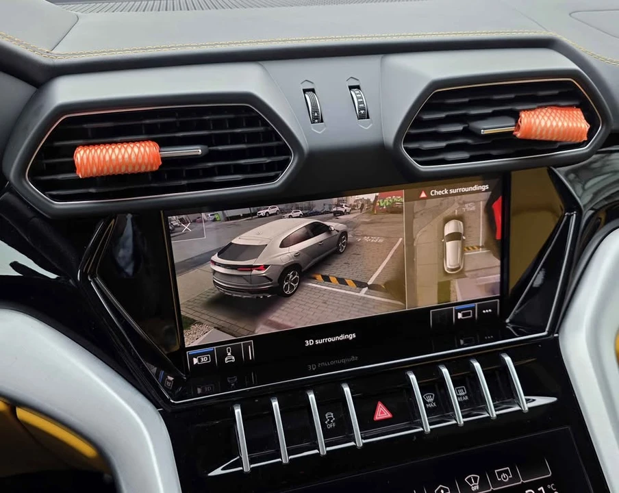 2020 Lamborghini Urus - Image 9 of 17