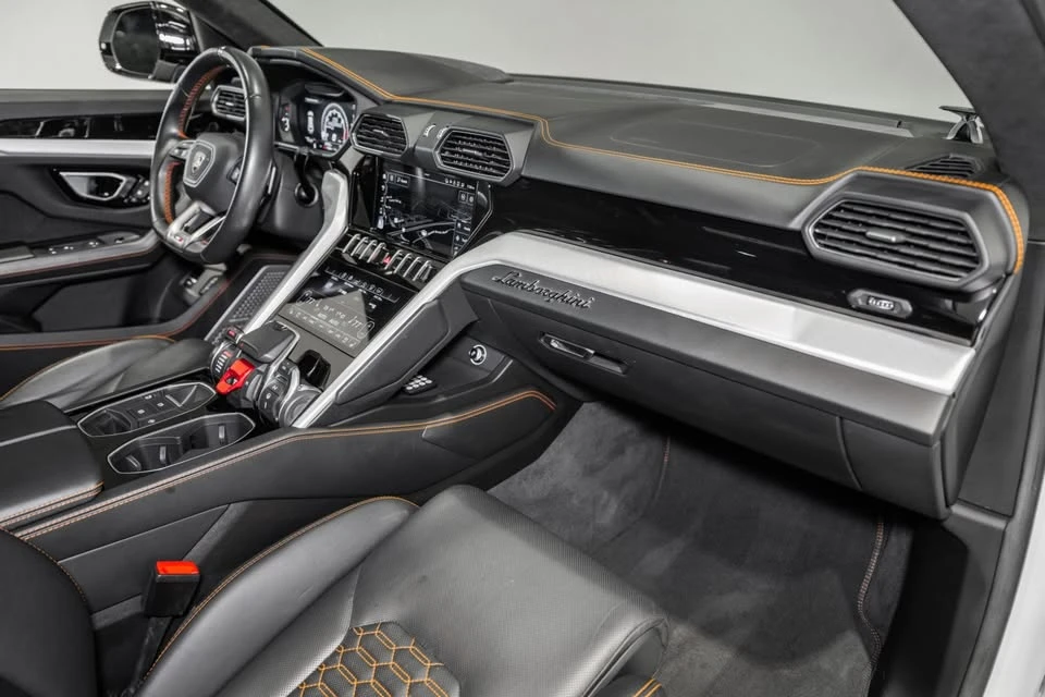 2020 Lamborghini Urus - Image 10 of 18