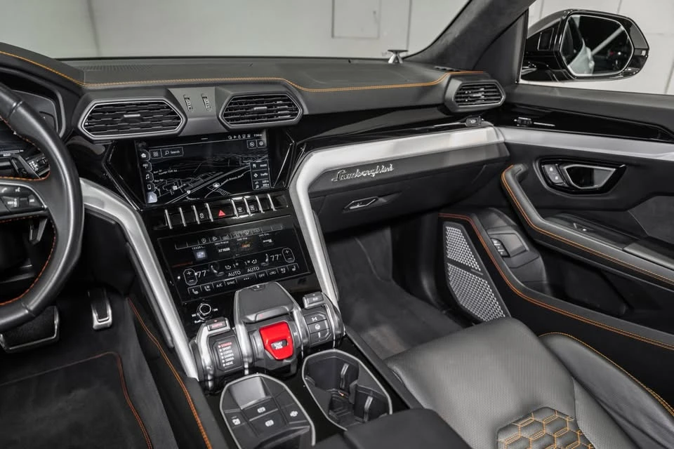 2020 Lamborghini Urus - Image 9 of 18