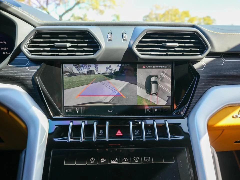 2020 Lamborghini Urus - Image 8 of 9