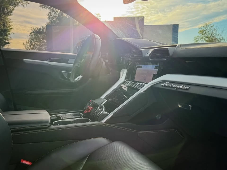 2020 Lamborghini Urus - Image 8 of 12