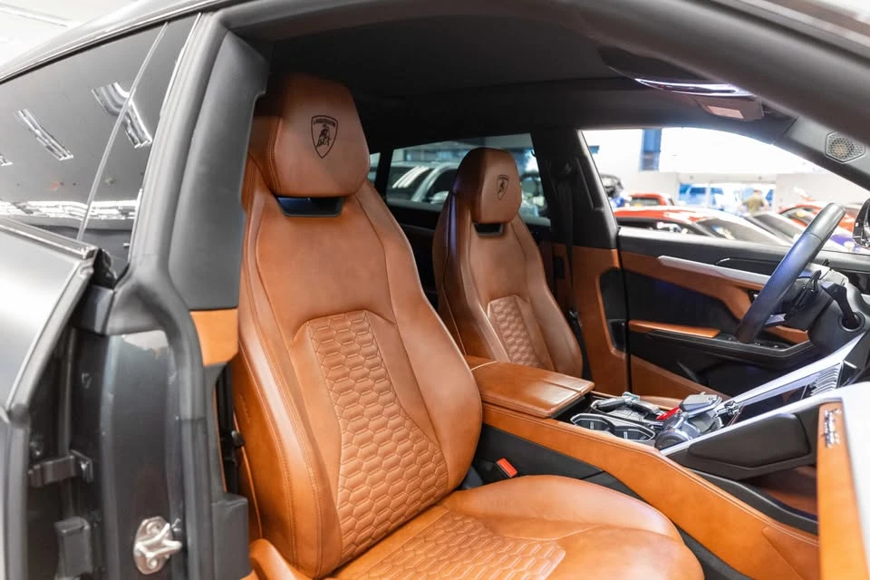 2020 Lamborghini Urus - Image 15 of 17