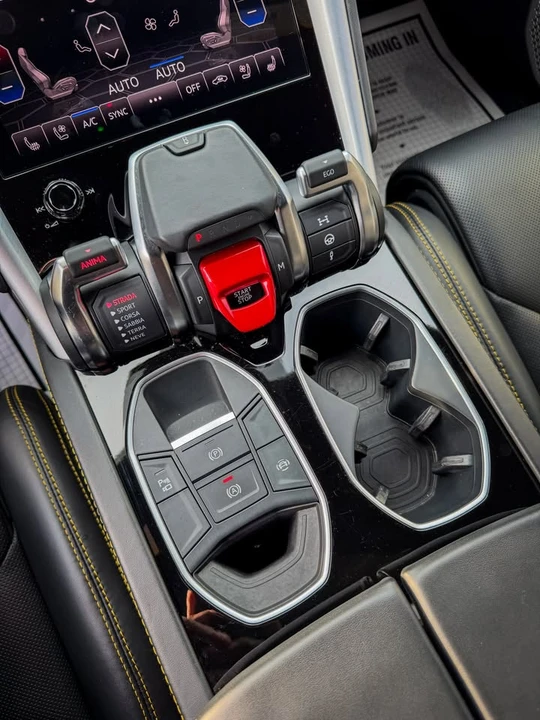 2020 Lamborghini Urus - Image 10 of 12