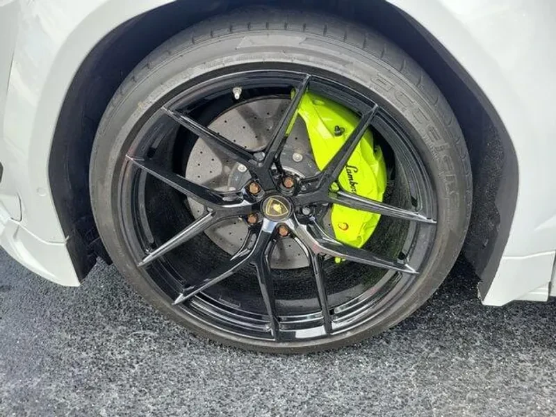 2020 Lamborghini Urus - Image 17 of 18