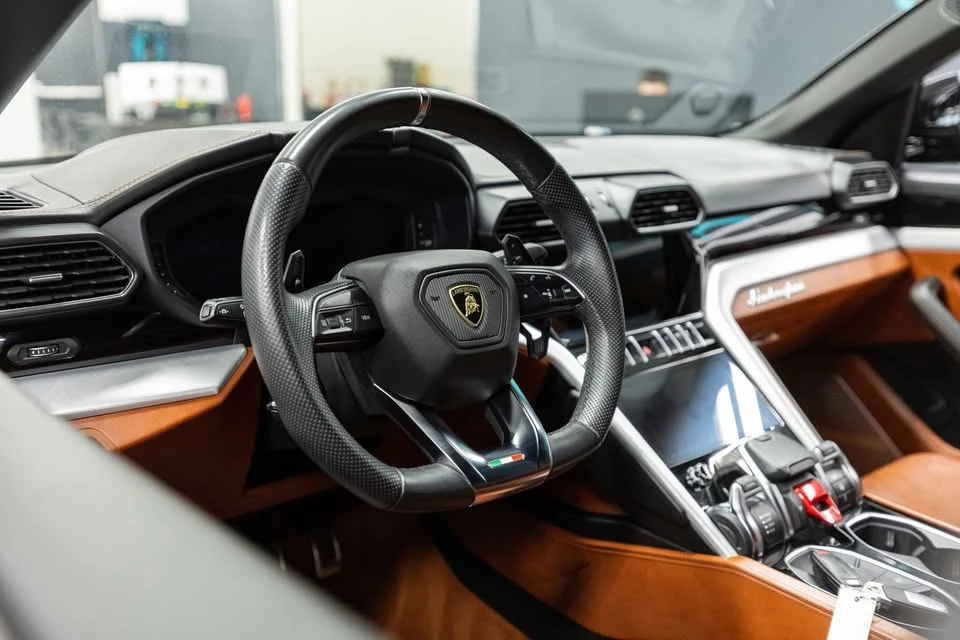 2020 Lamborghini Urus - Image 9 of 16