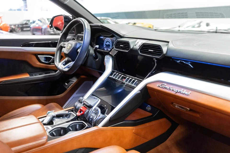 2020 Lamborghini Urus - Image 14 of 16