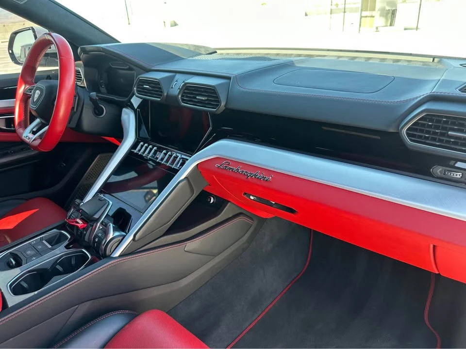 2020 Lamborghini Urus - Image 10 of 17