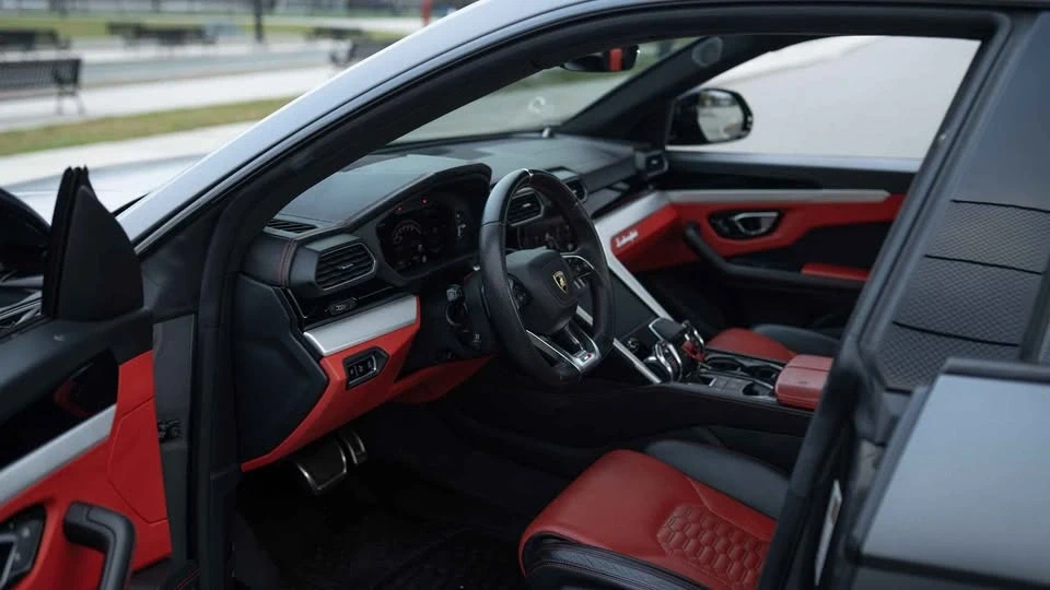 2020 Lamborghini Urus - Image 8 of 9
