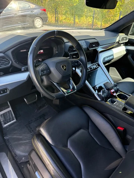2020 Lamborghini Urus - Image 5 of 9