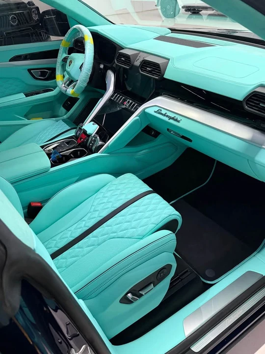 2020 Lamborghini Urus - Image 8 of 9