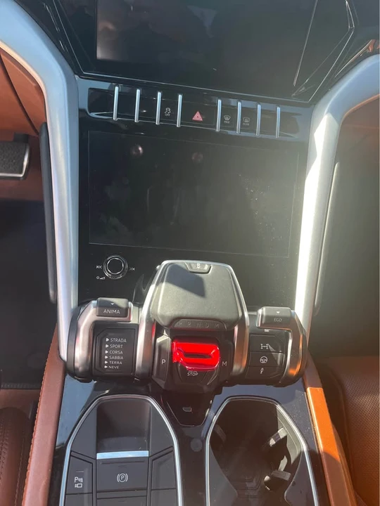 2020 Lamborghini Urus - Image 10 of 18