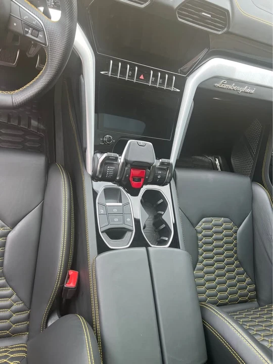 2020 Lamborghini Urus - Image 9 of 10