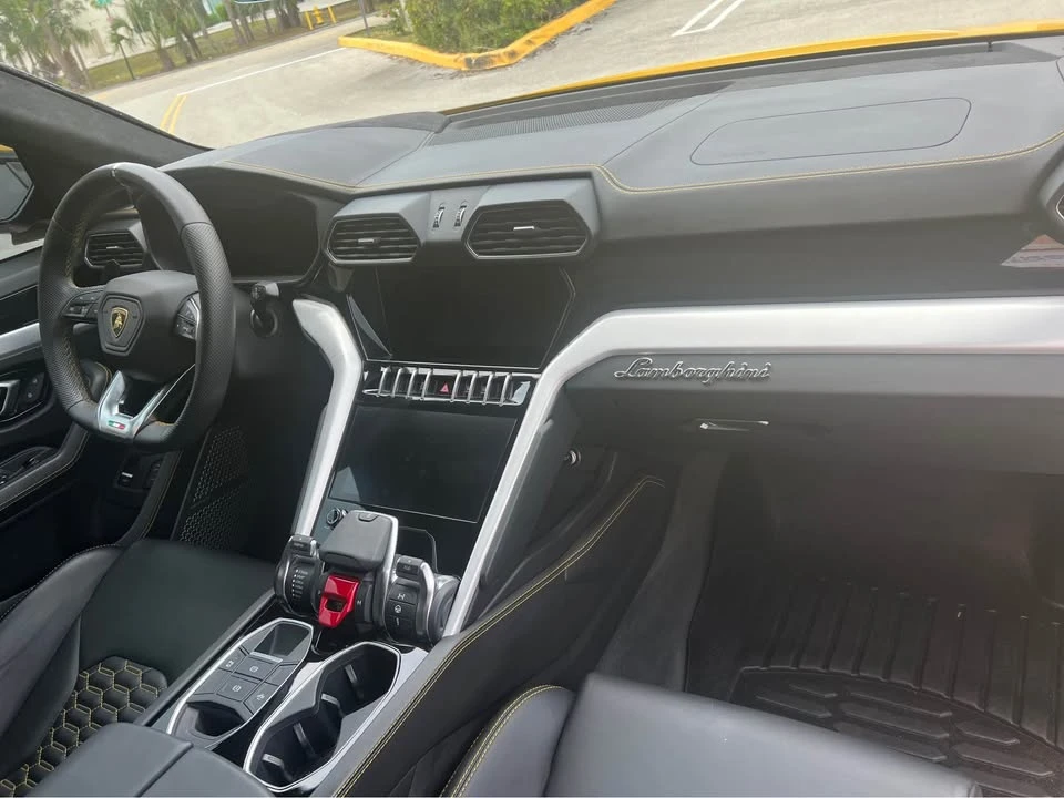 2020 Lamborghini Urus - Image 7 of 10