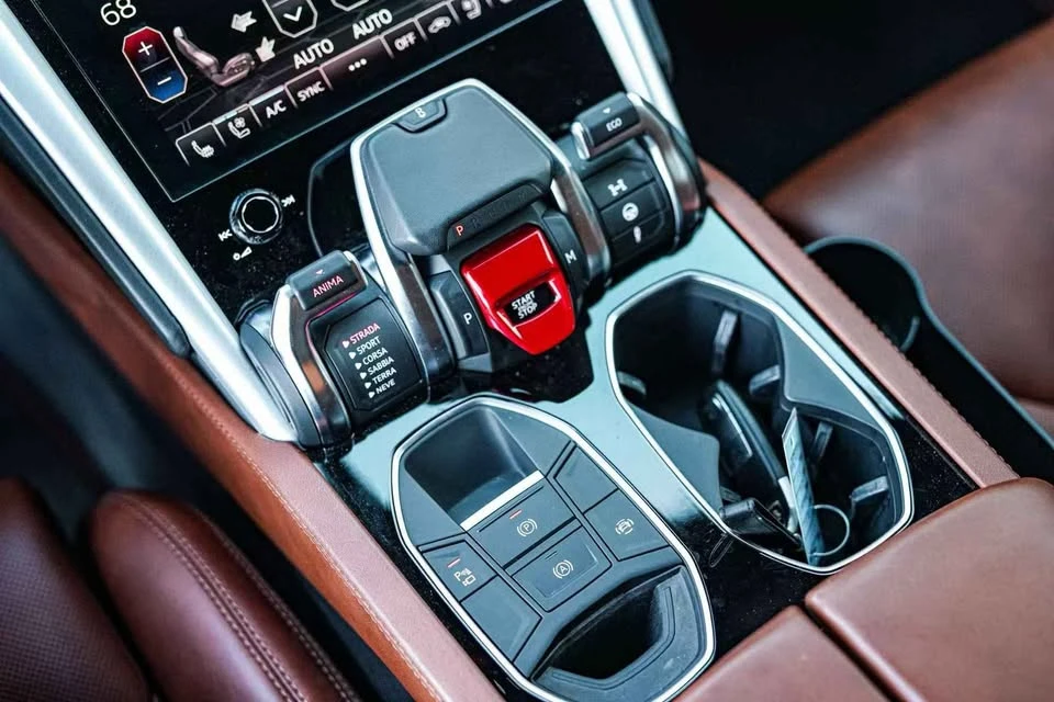 2020 Lamborghini Urus - Image 10 of 16