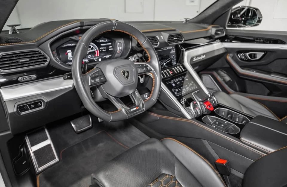2020 Lamborghini Urus - Image 11 of 12