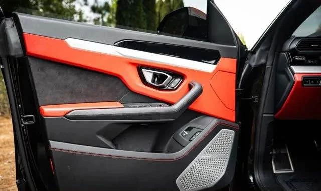 2020 Lamborghini Urus - Image 18 of 19