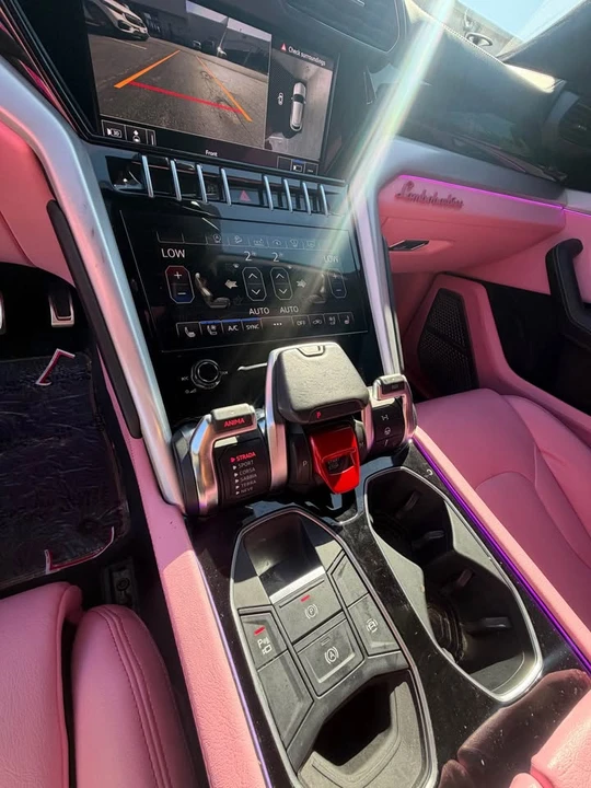 2020 Lamborghini Urus - Image 9 of 10