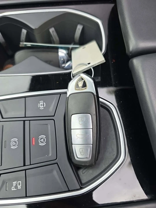 2020 Lamborghini Urus - Image 7 of 16