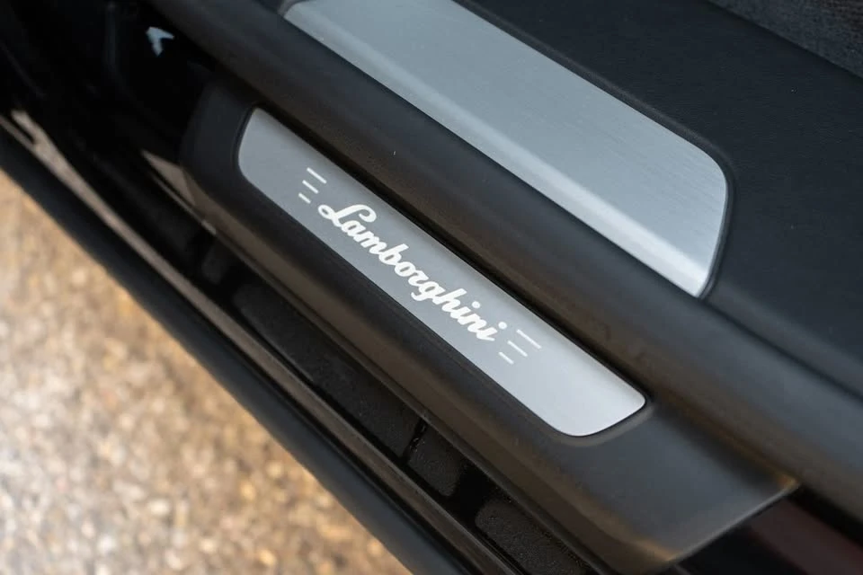 2020 Lamborghini Urus - Image 8 of 13