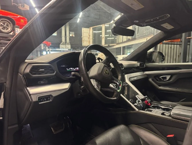 2020 Lamborghini Urus - Image 2 of 5