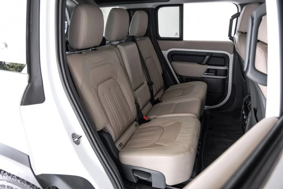 2020 Land Rover Defender L663 - Image 17 of 20