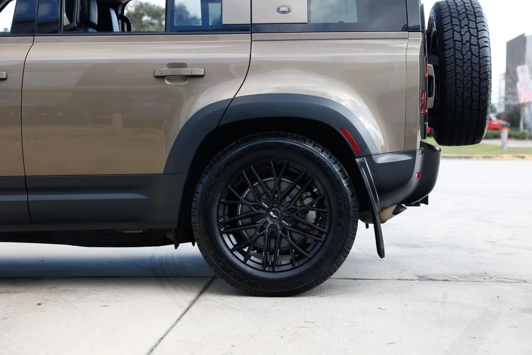 2020 Land Rover Defender L663 - Image 29 of 31