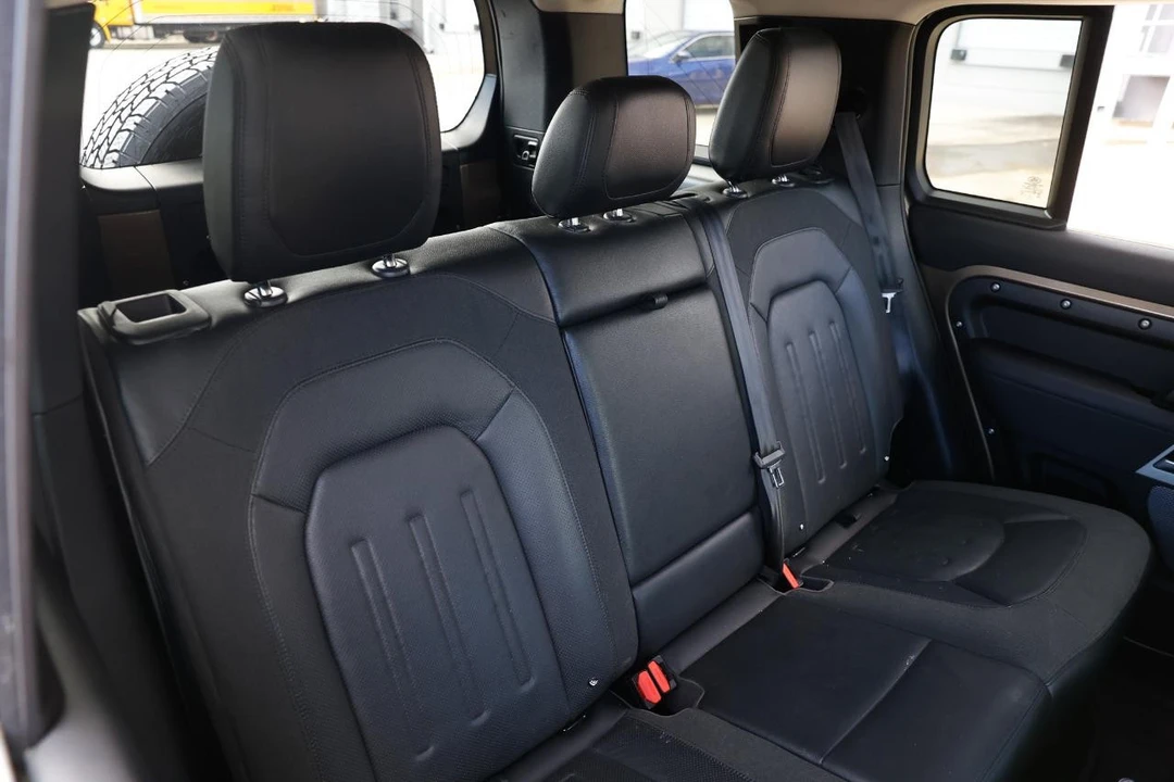 2020 Land Rover Defender L663 - Image 15 of 31
