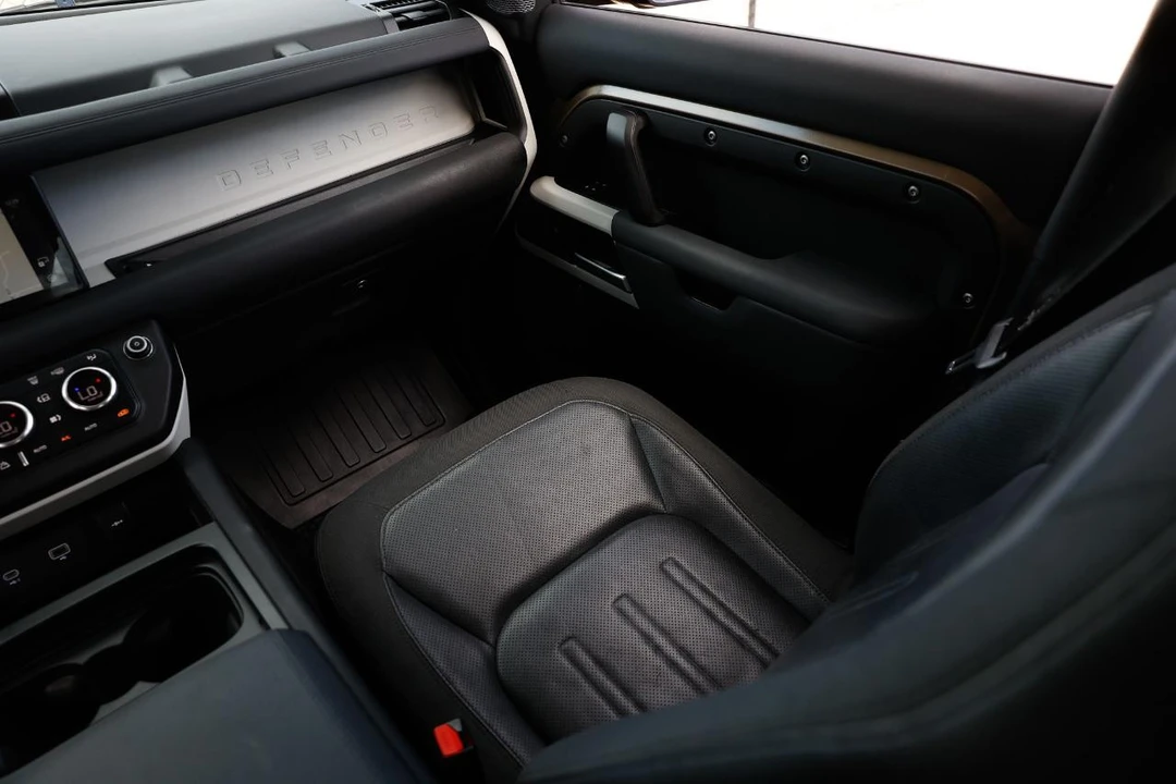 2020 Land Rover Defender L663 - Image 23 of 31