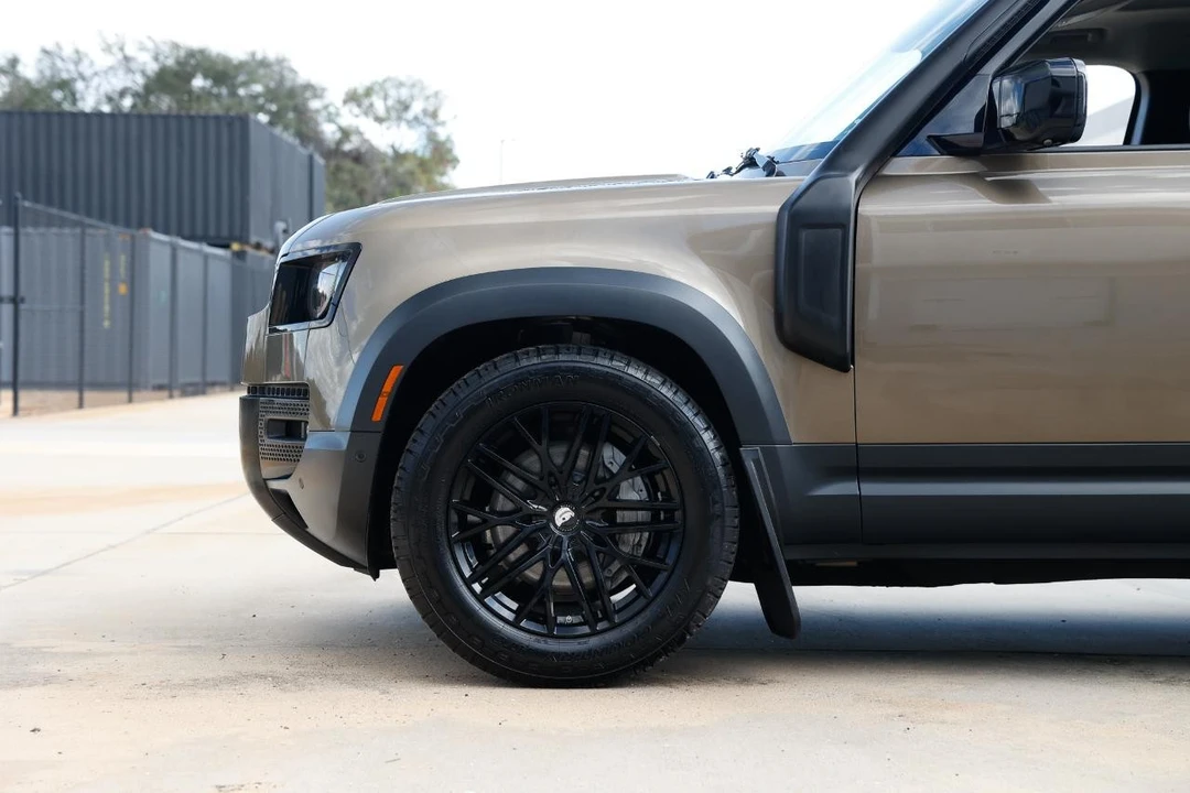2020 Land Rover Defender L663 - Image 28 of 31