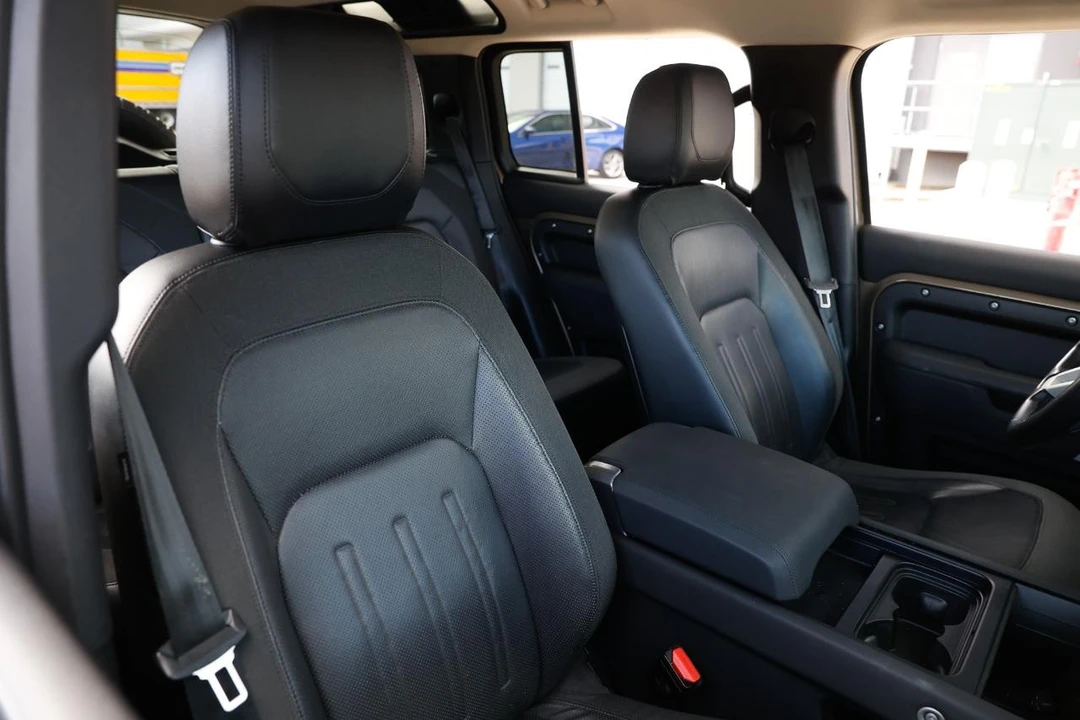 2020 Land Rover Defender L663 - Image 17 of 31