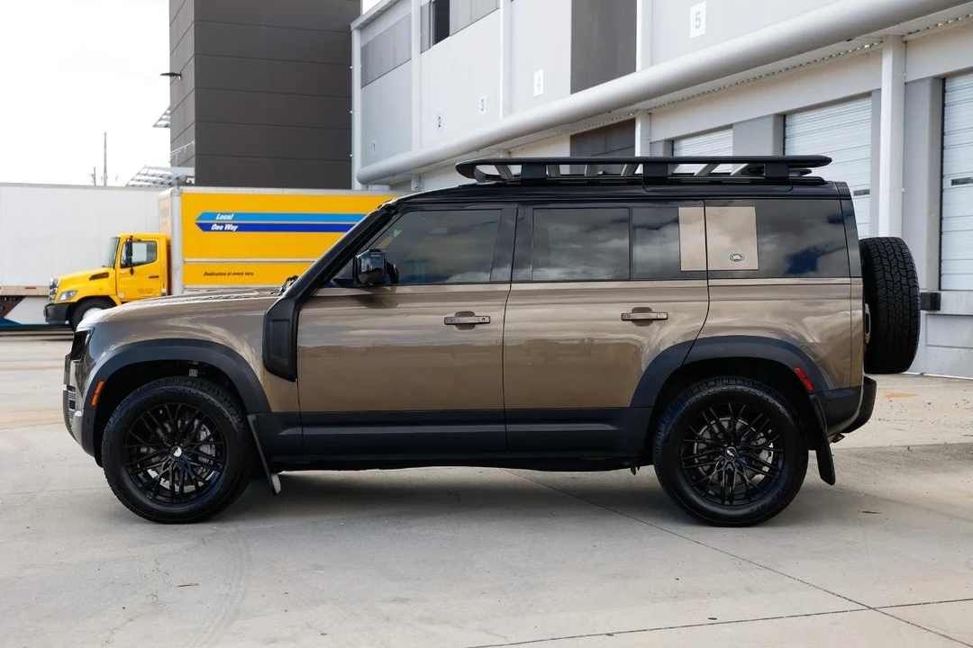 2020 Land Rover Defender L663 - Image 4 of 31