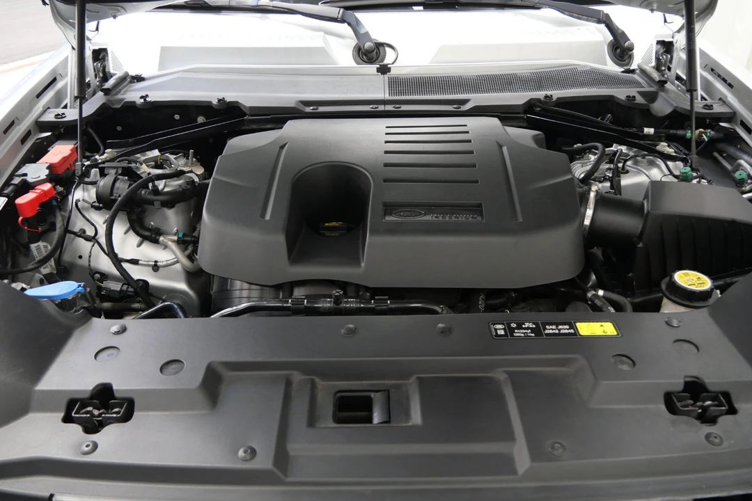 2020 Land Rover Defender 110 - Image 12 of 21